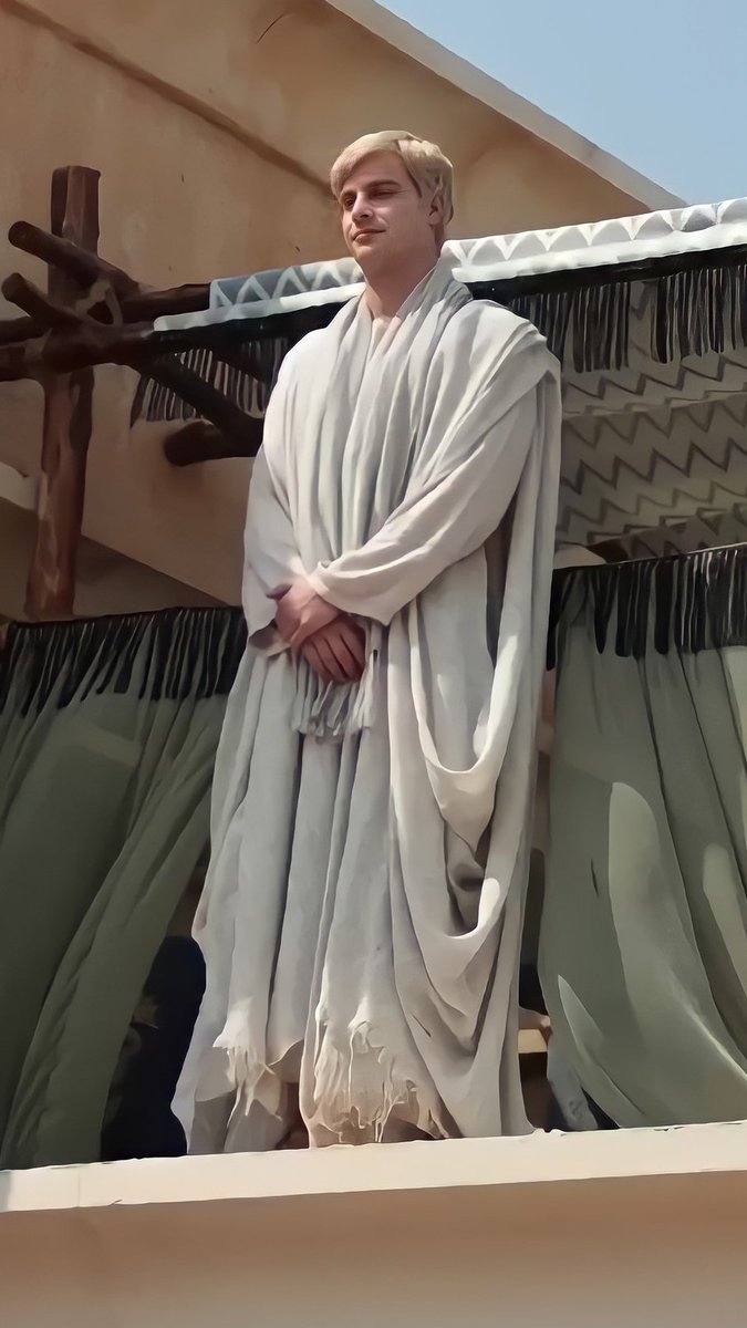infobiblicas's tweet photo. No desfile da posse de José como governador, Lúcifer observará tudo, de repente ele vai avistar Gabriel, que ao abrir um sorriso vai apontar para o céu, mostrando o poder de Deus. Ele vai sentir tanto ódio que parte de seu rosto queimará com feições demoníacas.
#TraiçãoDeHerit https://t.co/cFo9sGKUlc