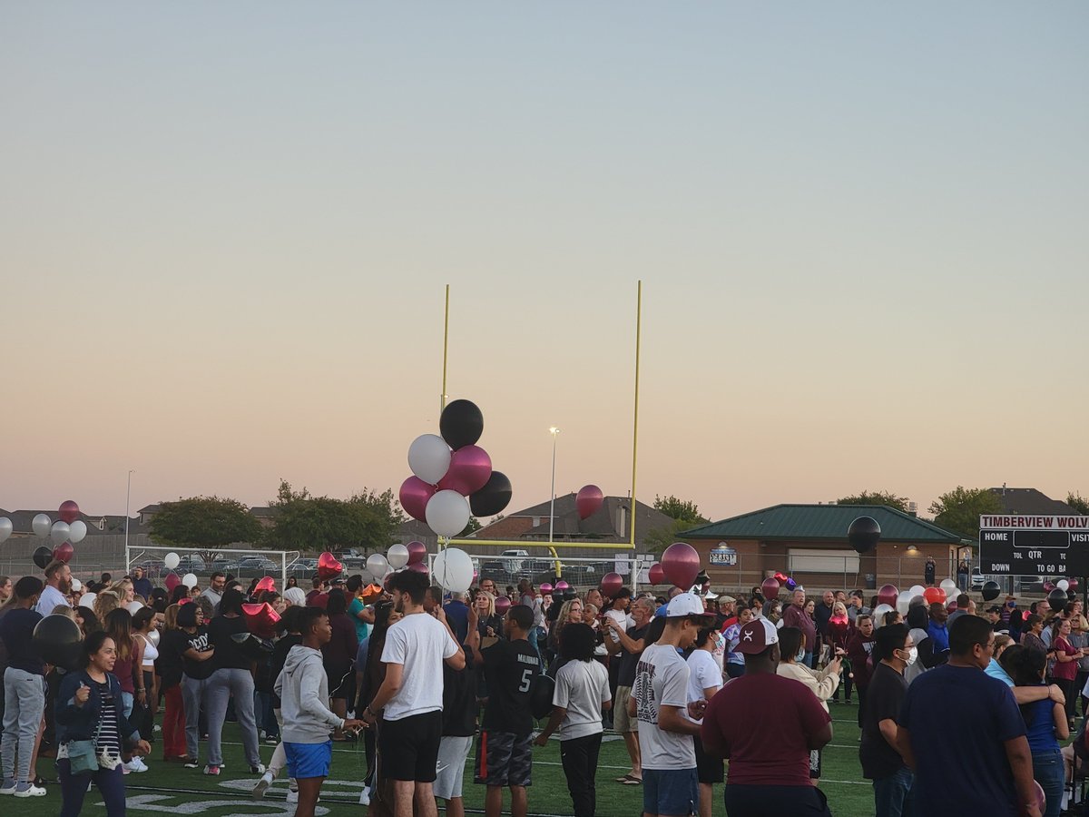 BTeevale's tweet photo. Attended tonight's prayer service with my #Timberview community โคโค
Praying for these babies as they return to school tomorrow..
#TimberviewStrong #timberviewhighschool https://t.co/K0CWVQwiwK