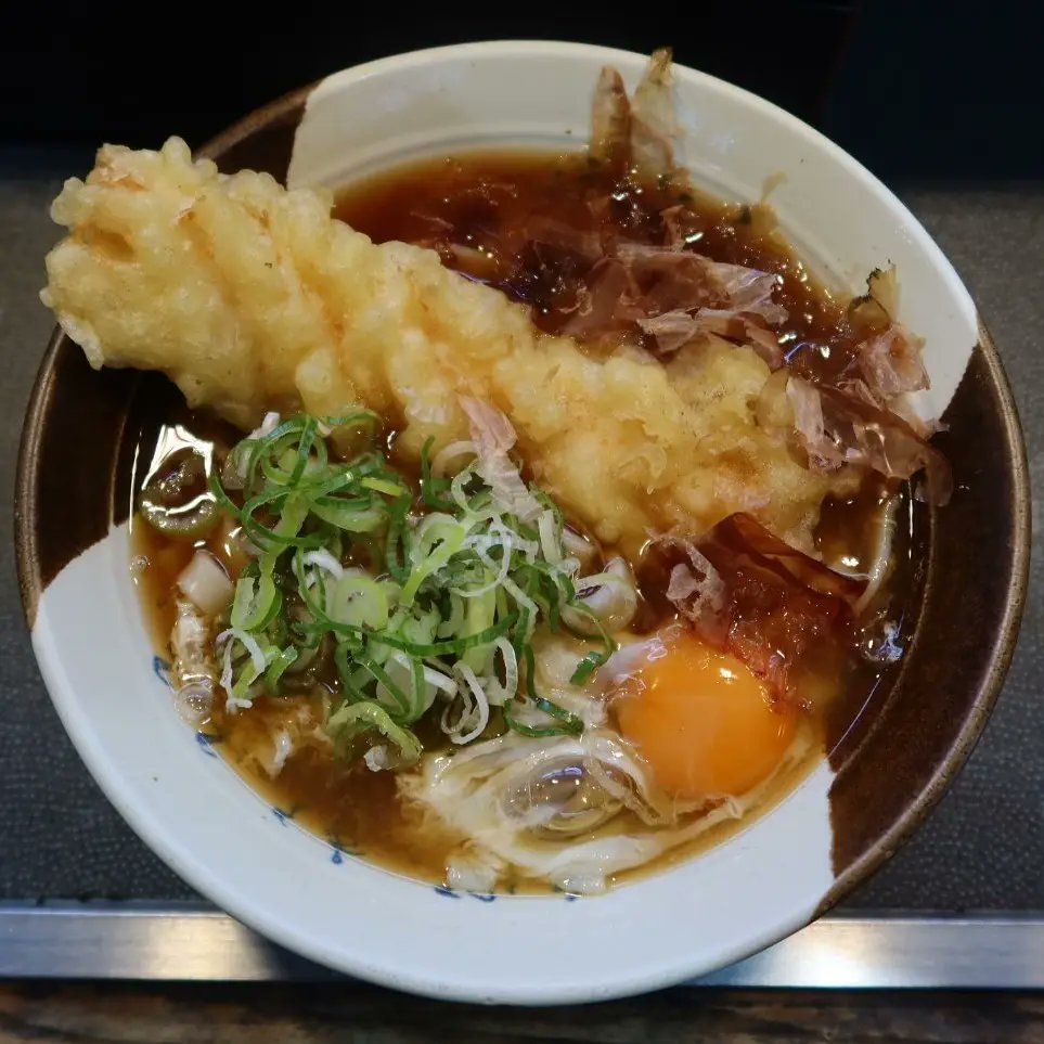 yoshi0005's tweet photo. *
住よし @新幹線下りホーム
名古屋に来たら先ずはコレ🍜✨
実はココのきしめんが一番ウマかったりして❗😎
(笑)
*
#きしめん #kishimen
#天ぷら #tempura
#名古屋めし #nagoyafood
#ご当地グルメ #localfood
#住よし #sumiyoshi
#新幹線ホーム #shinkansenplatform
#名古屋駅 #nagoyastation https://t.co/Qxc77xP9EM