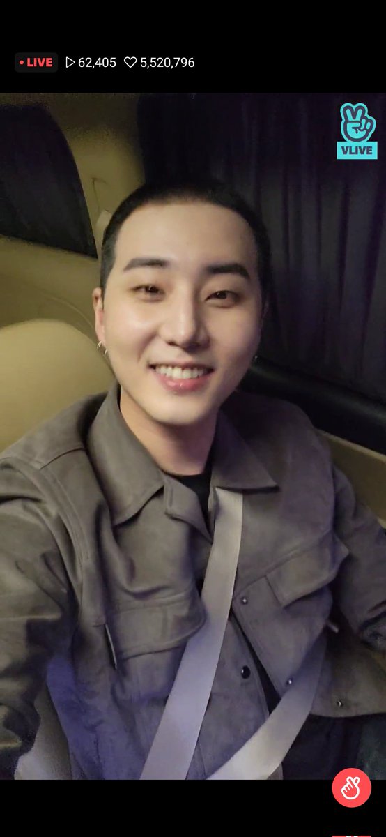 caleridula's tweet photo. MOMMMMM HE LOOKS GOOD IN BALD HEAD https://t.co/JK6OGk9Ibk