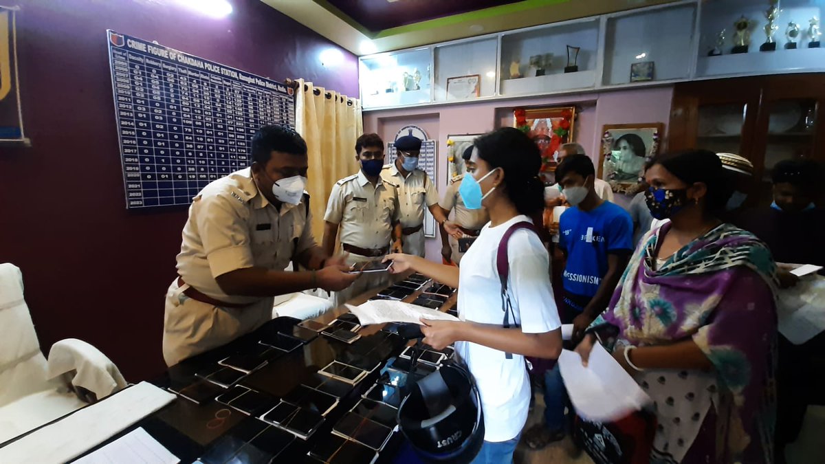 Police_Chakdaha's tweet photo. The Police team of Chakdah P.S, RPD recovered 75 lost mobile set and on 10.10.21 those mobile set handed over to their actual owner. https://t.co/K0YdkGTXx9