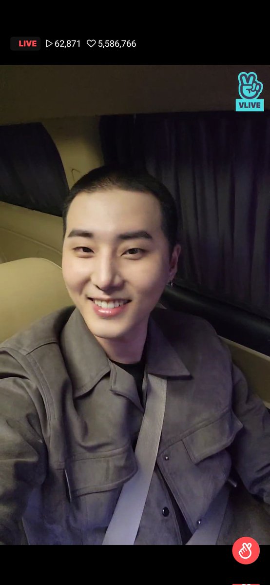 caleridula's tweet photo. MOMMMMM HE LOOKS GOOD IN BALD HEAD https://t.co/JK6OGk9Ibk