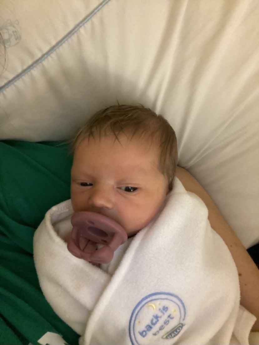 Brie_Lynn_'s tweet photo. Laken at 6 days old vs. Laken now.. I’d say the girl likes to eat.. 😂😂 https://t.co/4uNAjXqjxZ