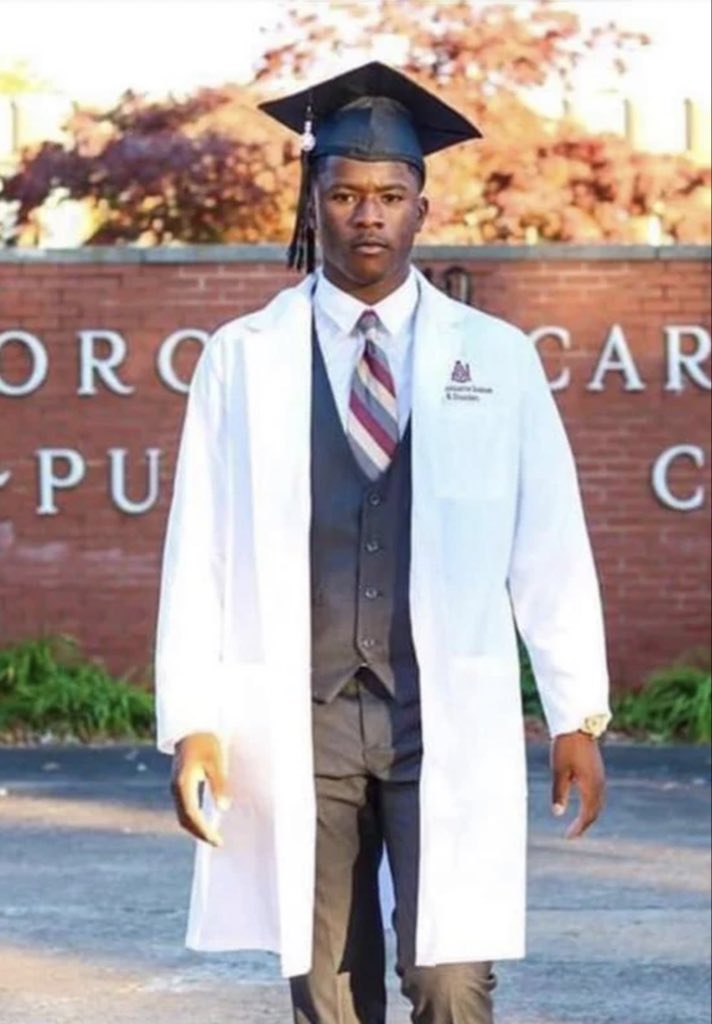 DeltaGirl9708's tweet photo. @GMA @gmanews @DrLauraBerman  @michaelstrahan @tjholmes   More news coverage is needed, what happen to #JelaniDay? Missing organs, “sawed jaw” is that normal? Cover this…#equity in coverage. Show positive photos. https://t.co/xUvKdi5fwh