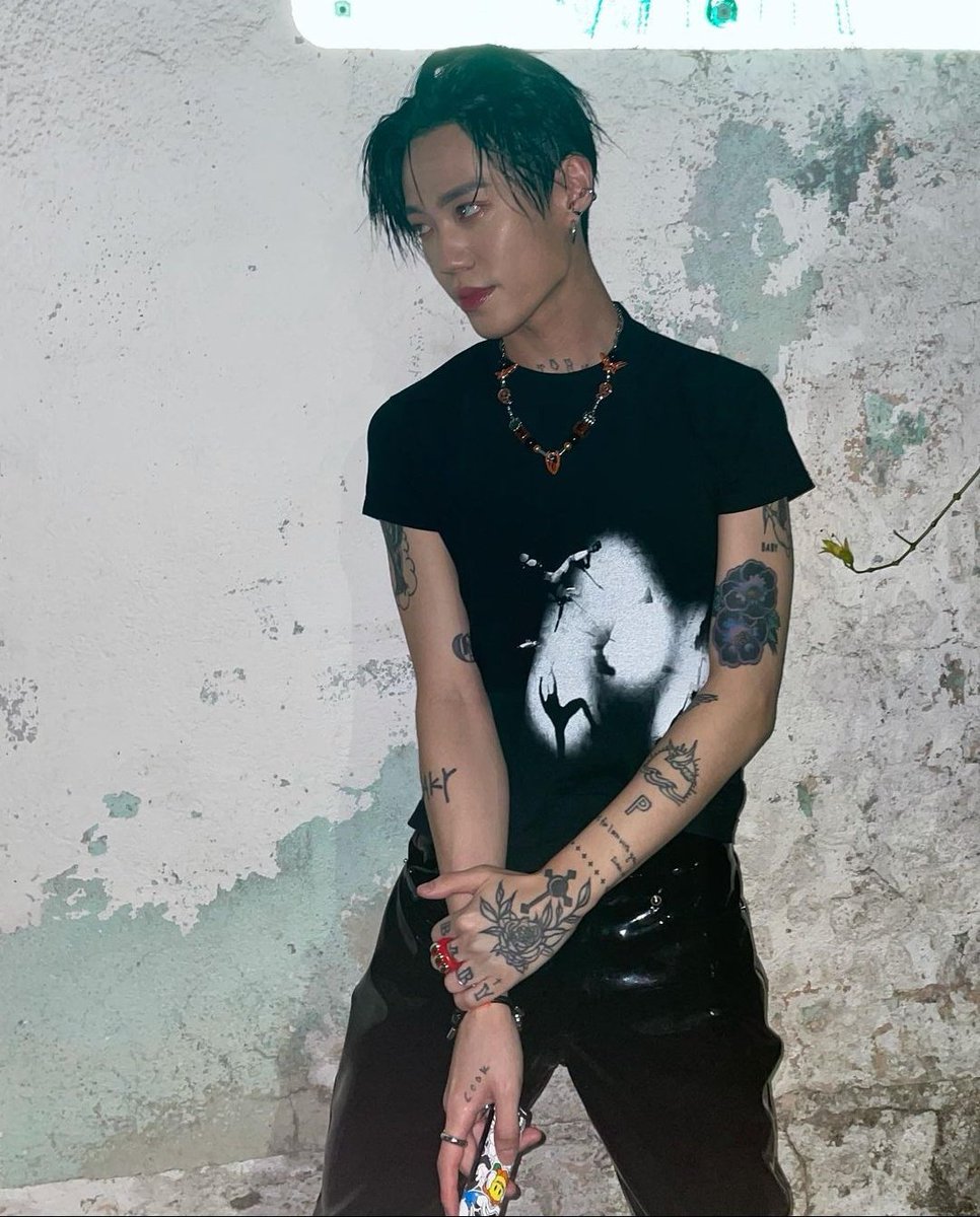 Happy birthday to my fav human being!! I hope you always healthy and happy!! keep being you and always do whatever you want! i always support you from here.. loving you endlessly ❤️❤️