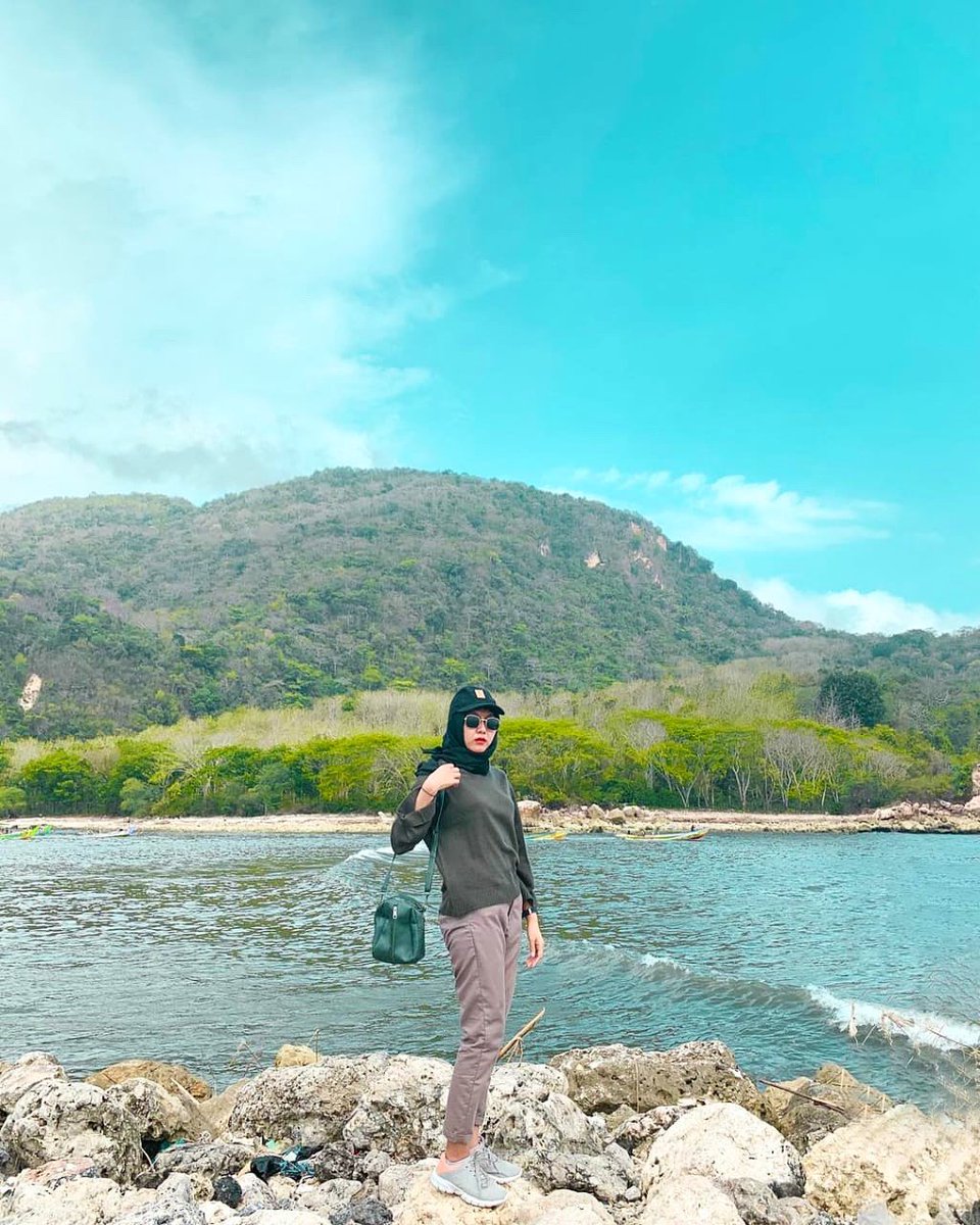 infojember's tweet photo. Kurangi mengeluh, perbanyak bersyukur 😉
.
Selamat hari Selasa, selamat beraktifitas 💪
.
📸 Photo by @rahayuputrina
📍 Location : Pantai Puger
-
#PantaiJember #WisataJember #ExploreJember #InfoJember https://t.co/V2hCG9KdFN