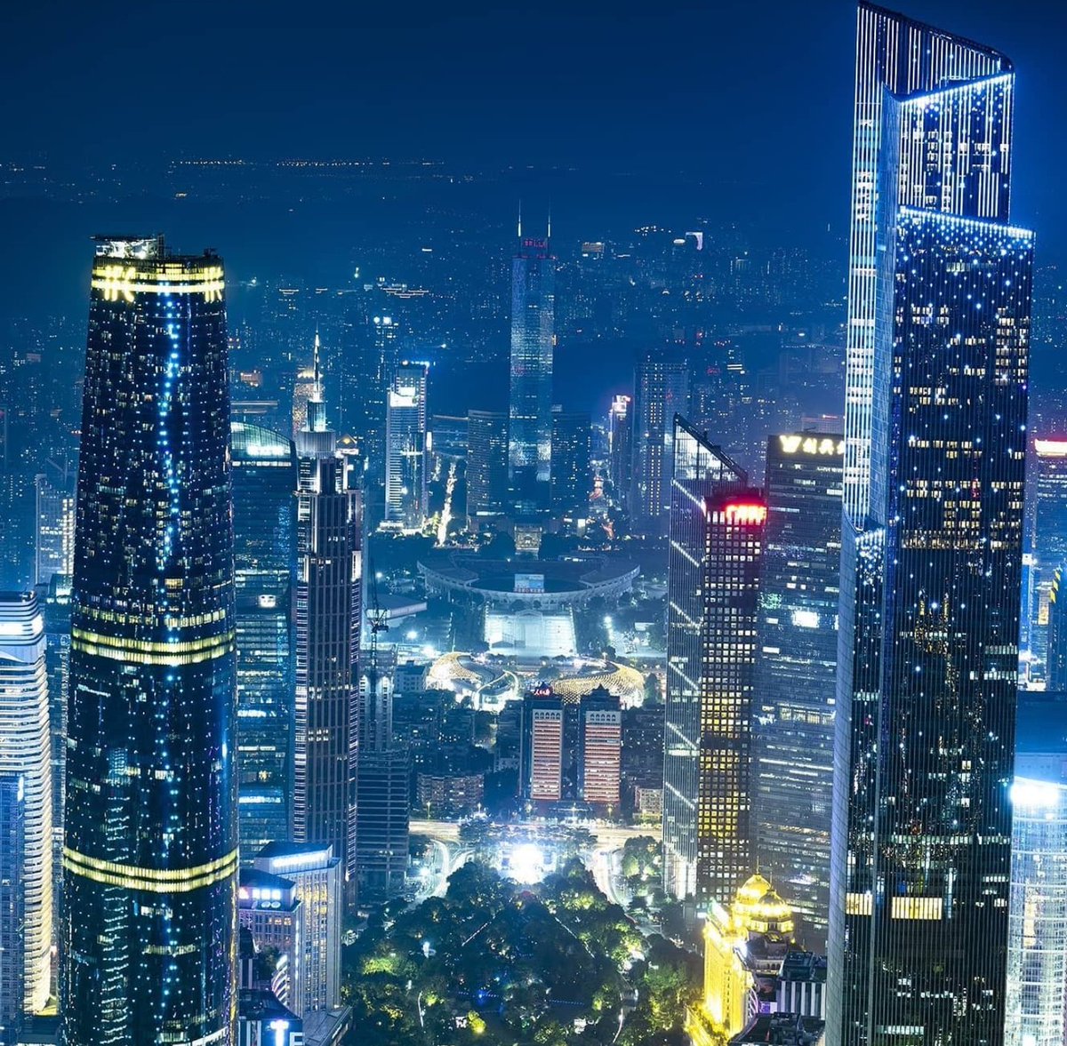 WindowonChina's tweet image. #جوانزوا #الصينية ليلًا 🇨🇳
#سياحة #سفر #الصين #نافذة_على_الصين
 #中國 #China #Window_on_China  #中国之窗