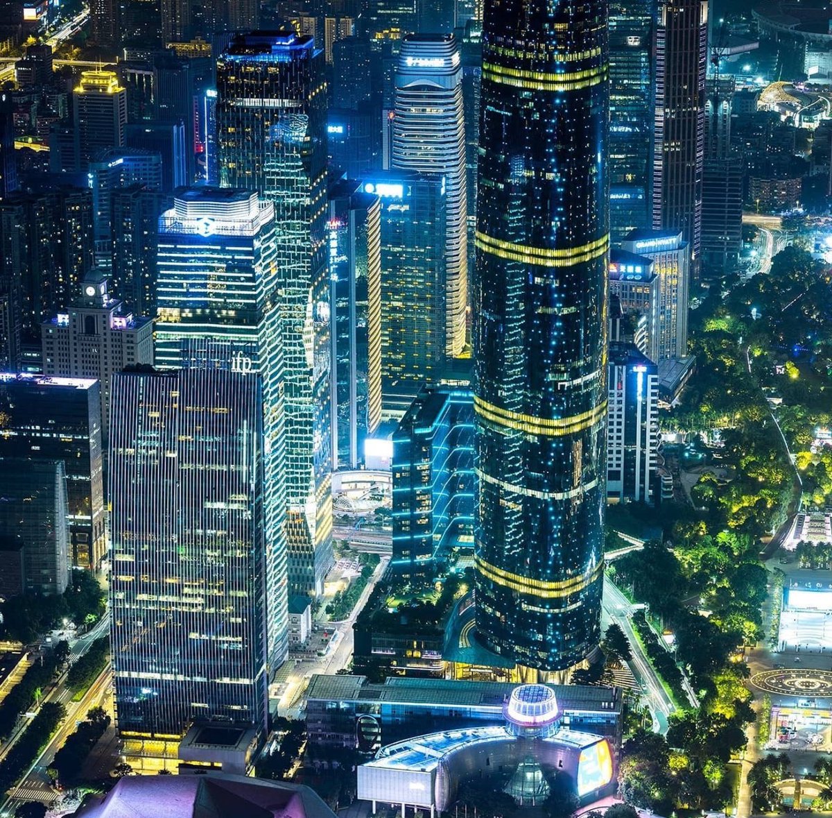 WindowonChina's tweet image. #جوانزوا #الصينية ليلًا 🇨🇳
#سياحة #سفر #الصين #نافذة_على_الصين
 #中國 #China #Window_on_China  #中国之窗