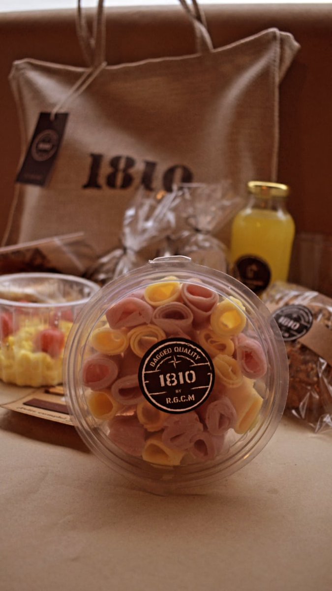 candemastrx's tweet photo. Hola, hola! De nuevo con señora novia @Rochagorrassi estamos preparando nuestros súper 🦸‍♀️🦸‍♀️ desayunos para mamá. 

Esta vez con regalito adicional de vincha y pad desmaquillante, y leé bien... ENVÍO GRATIS 🤑

No duden en consultar. Adjunto fotos que retratan la realidad real 😉 https://t.co/tufZP8WxpV