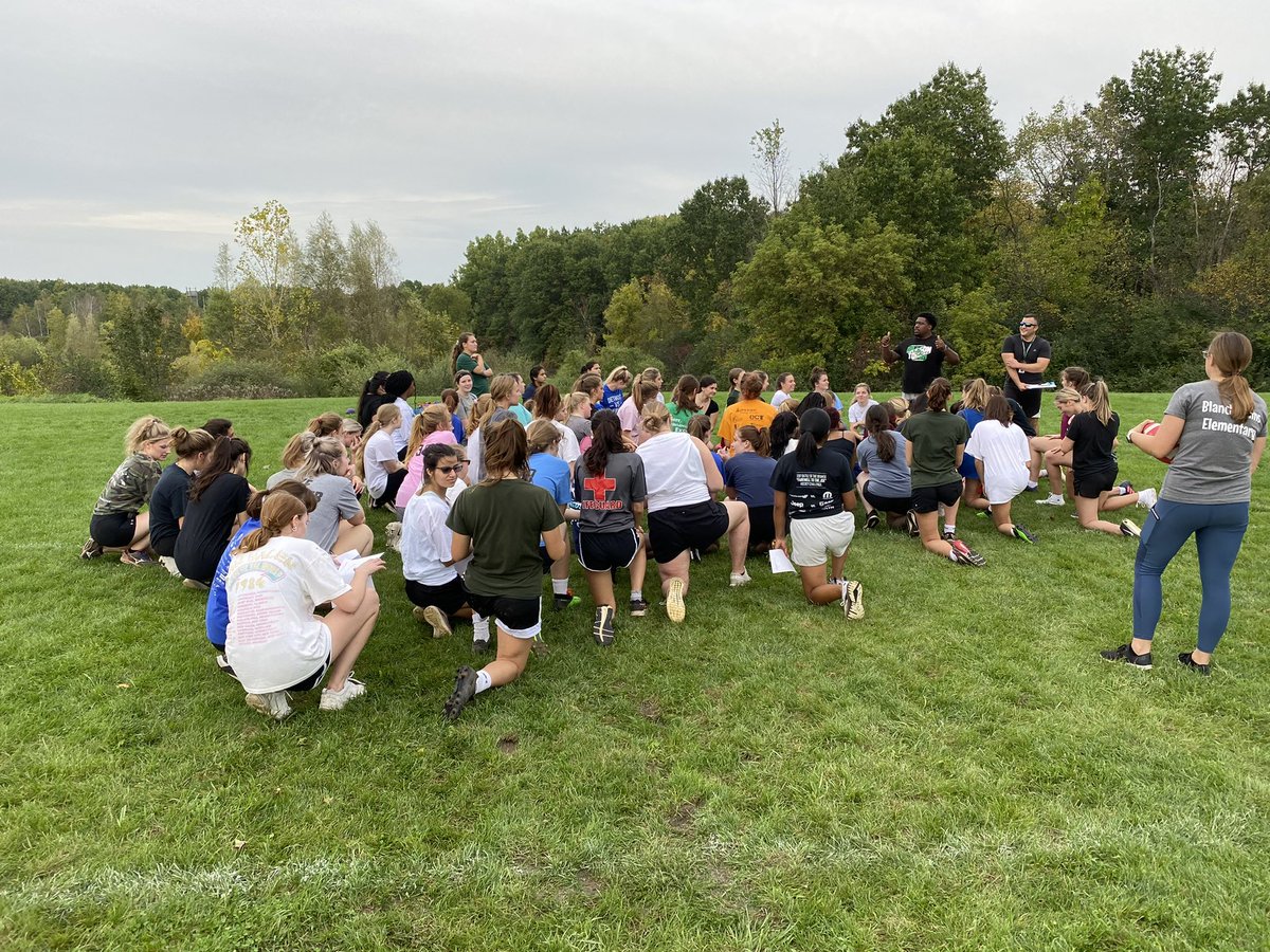 Mr_Burden_TA's tweet image. Day 25!!! It’s #LOHoco21 and the class of ‘23 PowderPuff team working hard in preparation for Thursday’s game. #AdminChallenge #180DaysOfLO #AlwaysLakeOrion #NoEasyButton