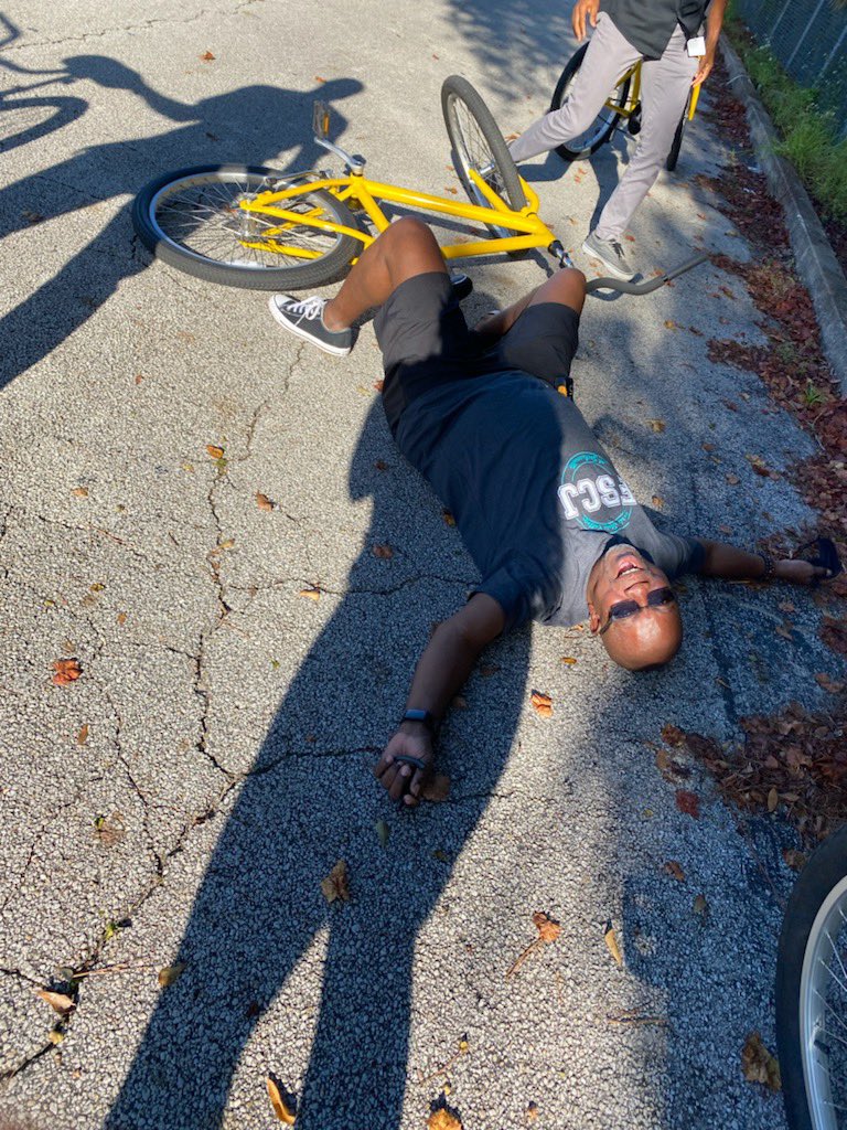 EdwardHWhiteHi1's tweet photo. When your planning day turns into a #WellnessDay🚴🏽🚲‼️ #TheFacultyThatPlansTogetherGetsWellTogether😊📚🥵 #OurPrincipalIsBetterThanYours💕✨@tbattest https://t.co/XlkhFblnYA