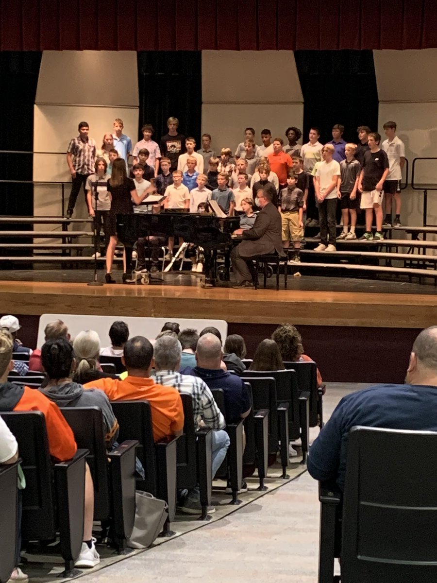 Congrats to @eastmiddlesc’s 7th and 8th grade Spartan Choir on a great Fall Concert this evening! #SupportTheArts