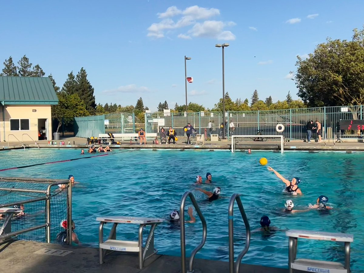 AthleticsNusd's tweet image. On a very windy afternoon Inderkum Water Polo faced Roseville 🤽🏽‍♂️🤽🏼‍♀️ &amp;amp; both boys/girls Win! #waytogotigers #boysgetfirstleaguewin #girlswin11-3 👏🏽👏🏽 @natomasusd @thenatomasbuzz @SacBee_JoeD @cameronsalerno1