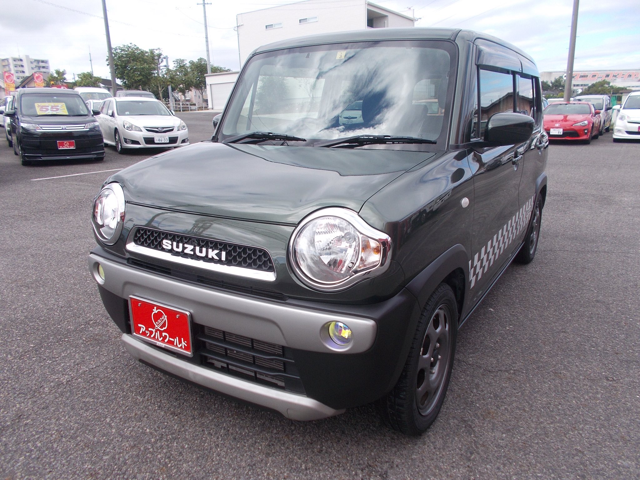 アップルワールド スズキ ハスラー カーキの外装 内装にはオレンジの差し色 とっても可愛いお車です Suzuki スズキ ハスラー カスタム ハスラー女子 ハスラー男子 クールカーキパールメタリック モスグリーン ハスラーカスタム 内装デザイン