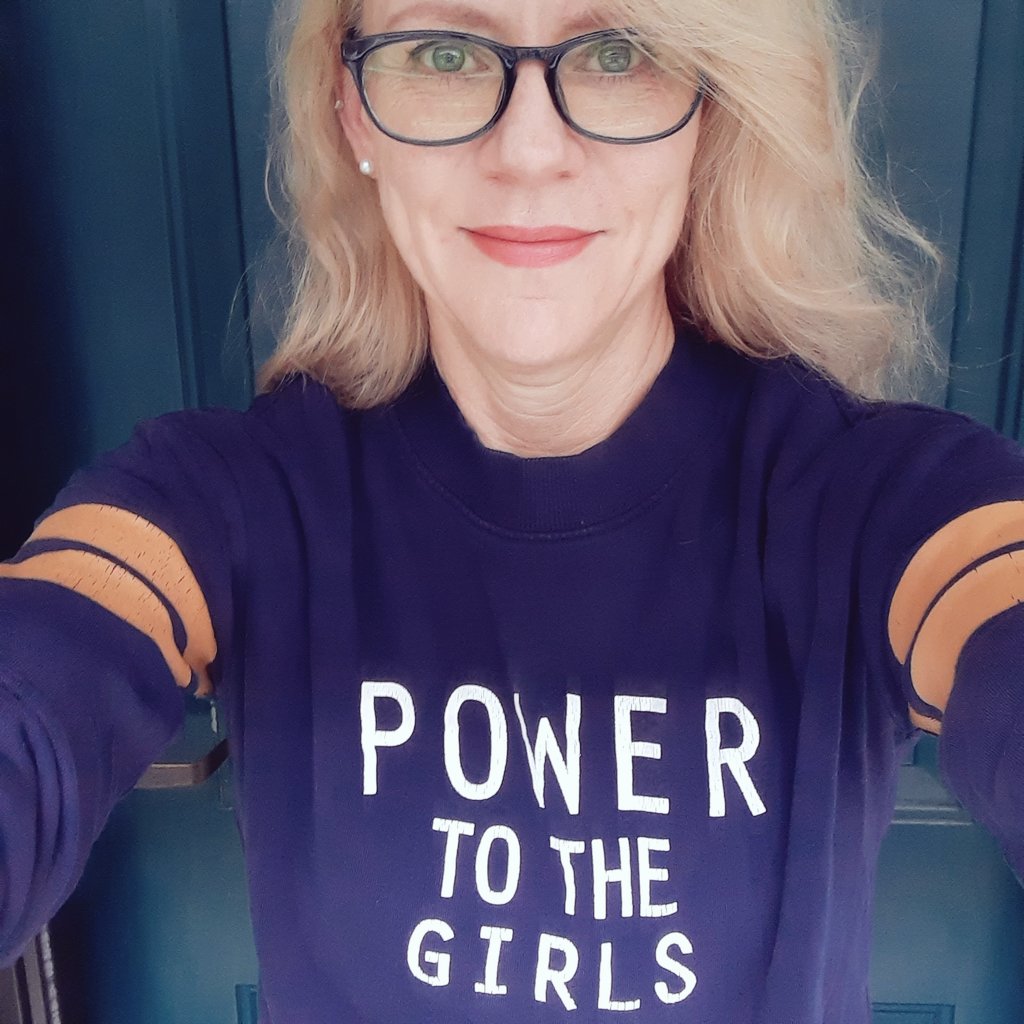 TamaraBerg's tweet photo. Forgot to post here, but there's still time. Happy International Day of the Girl! ♀️💗🚺🙌💋💪 #InternationalDayoftheGirl2021 
#PowerToTheGirls
#girlpower https://t.co/L0mhUmS8SQ