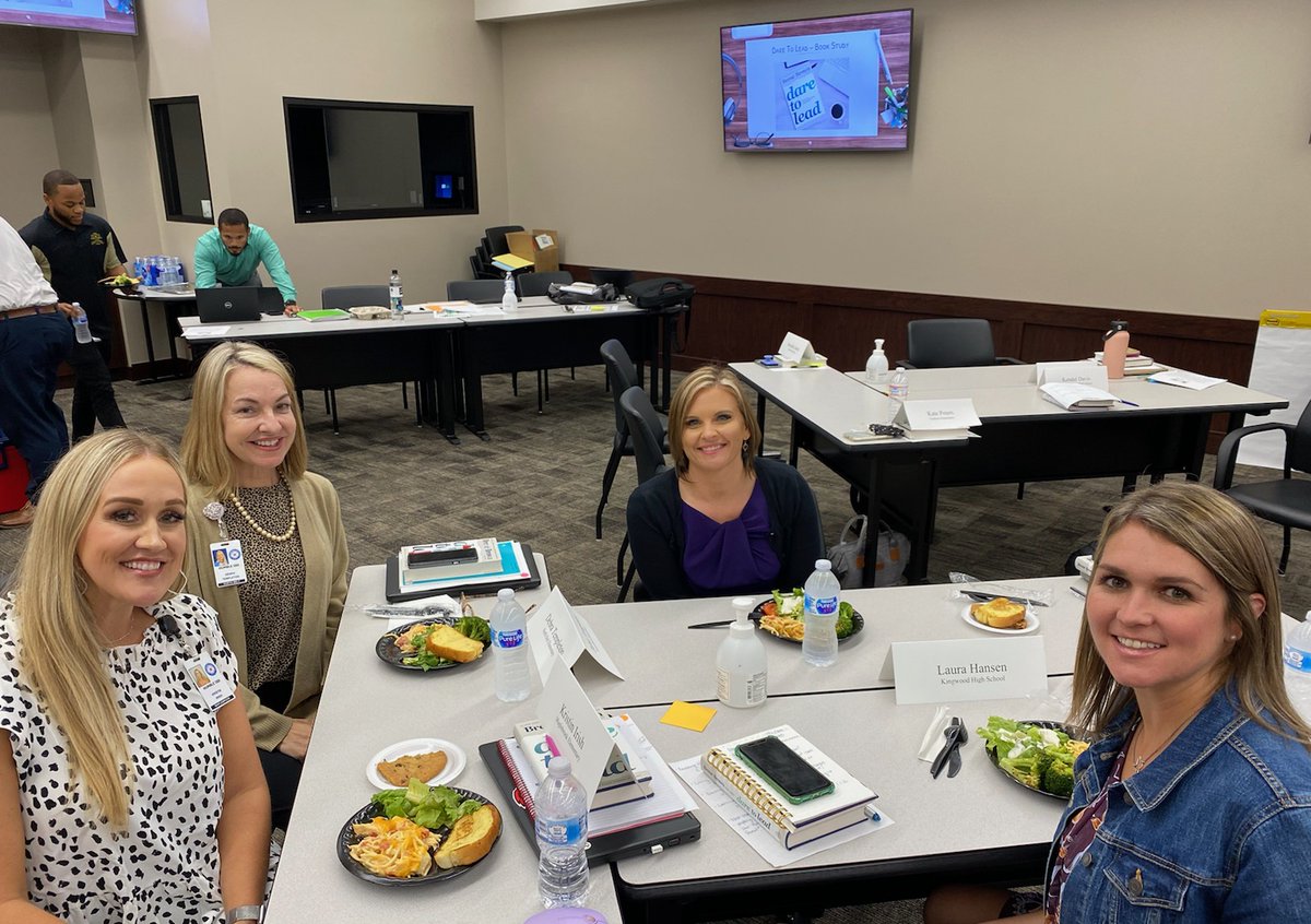 MelloDebi's tweet photo. The Leading Ladies get to share a table this year! Our first Academy for Advanced Leaders meeting. #HumbleisdChat #AcademyforAdvancedLearners
@HumbleISD_NBE https://t.co/Y1X07gLViy
