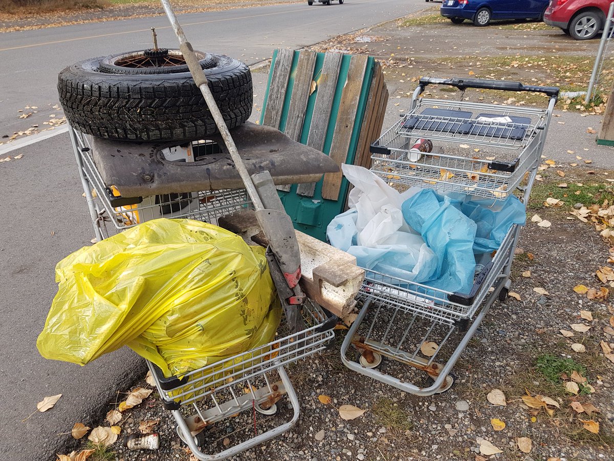 FrankOgiamien's tweet photo. Today's haul from the creek include a car wheel, bike wheel, car door panel, wet jet mop and a few bags of plastic bits. #wepitchin @Pitch_In_Canada https://t.co/Aml2xZHnBa