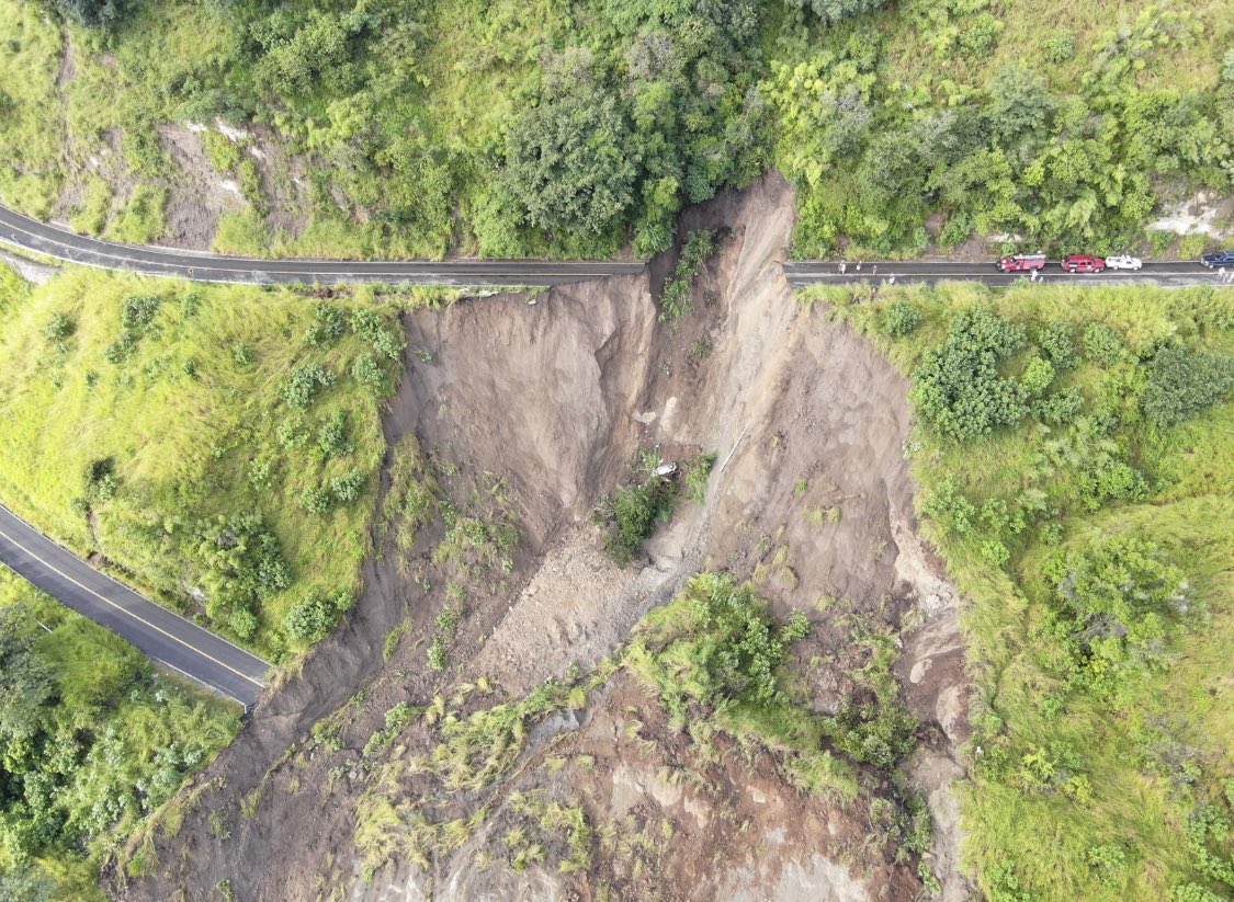 SalvaFdezAyala's tweet photo. #DiaMundialDeLaCarretera #WorldRoadDay Las carreteras son guerreras y  hay batallas que se pierden … pero su fortaleza les da para nunca dar una pelea por perdida . @SCT_mx https://t.co/1ndInVW1pe