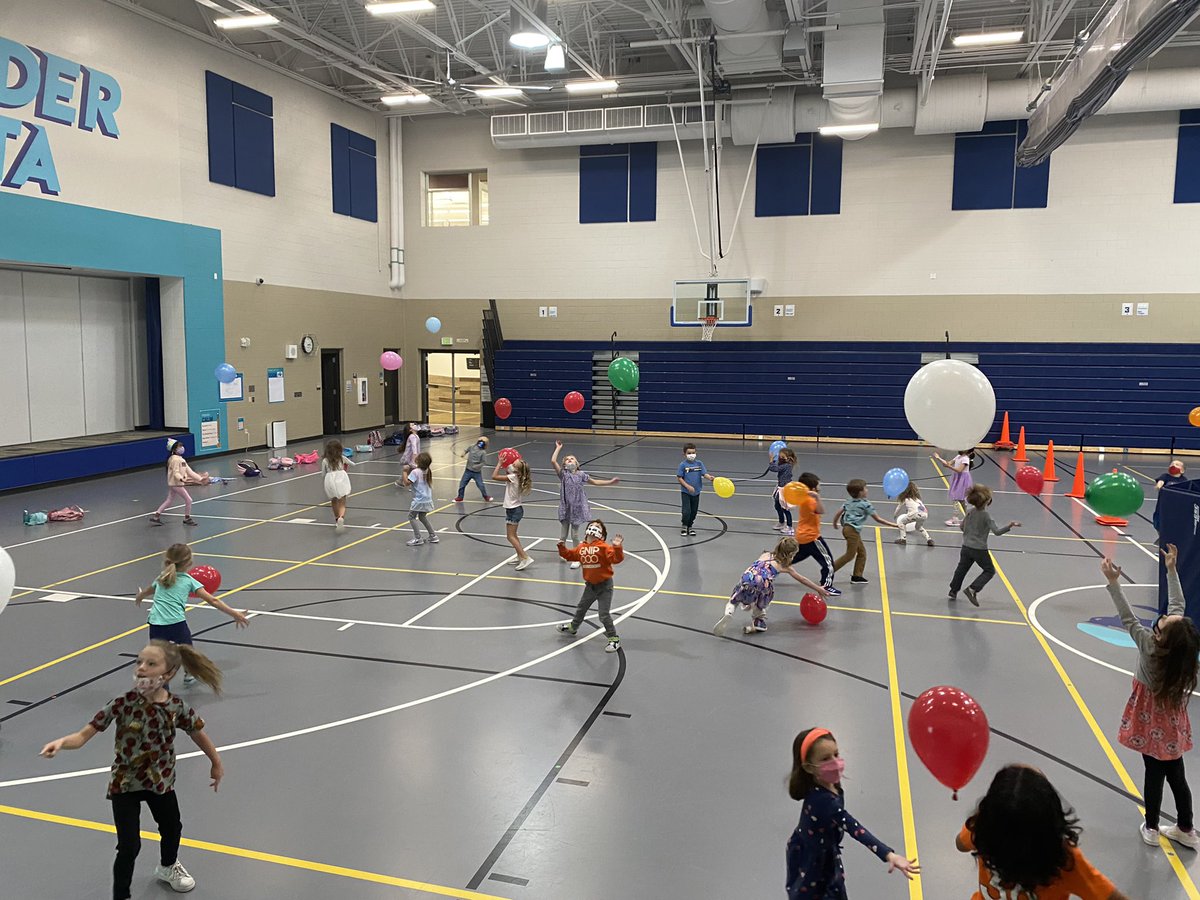 PEBoarder18's tweet photo. First day of striking with kinder was a success! Credit @FitQuips for the learning intention! #pechat #physed https://t.co/QReturNEhf