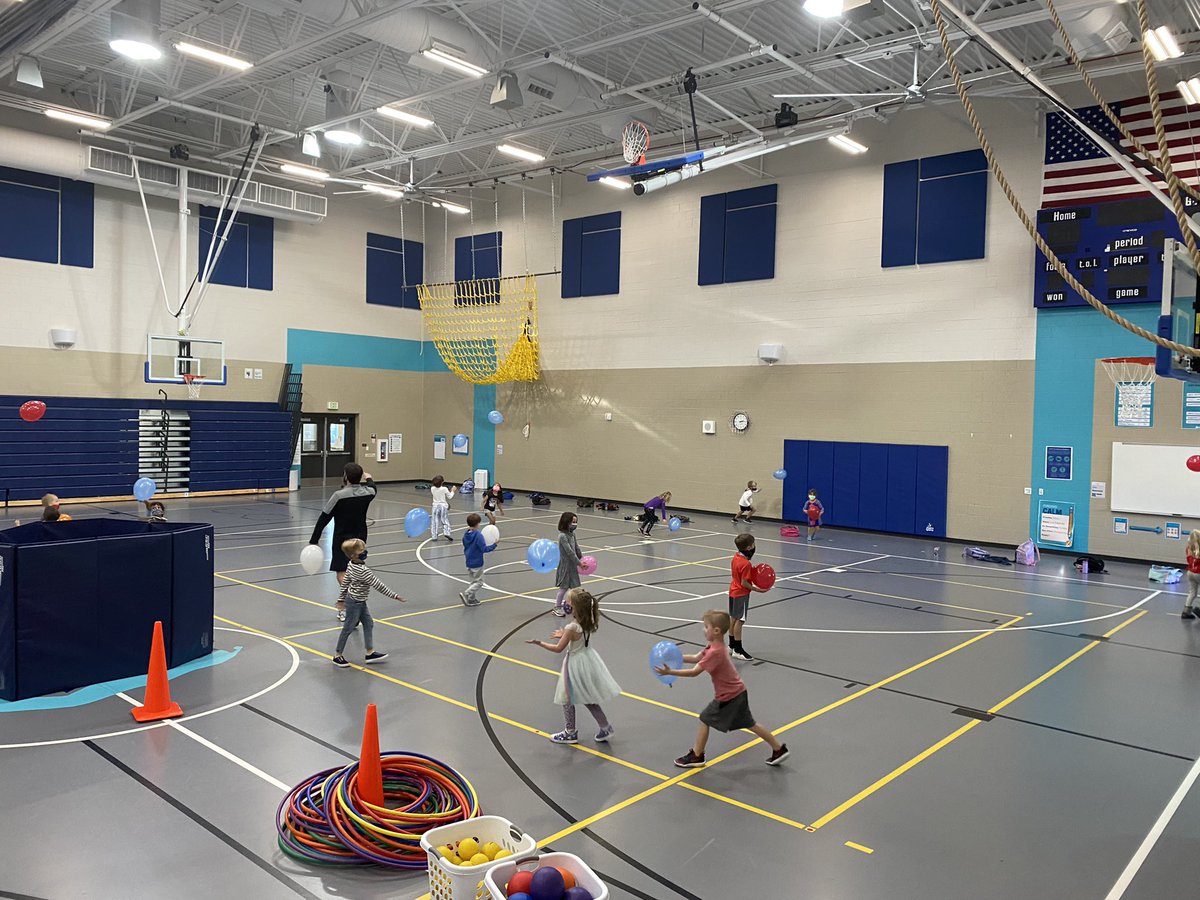 PEBoarder18's tweet photo. First day of striking with kinder was a success! Credit @FitQuips for the learning intention! #pechat #physed https://t.co/QReturNEhf