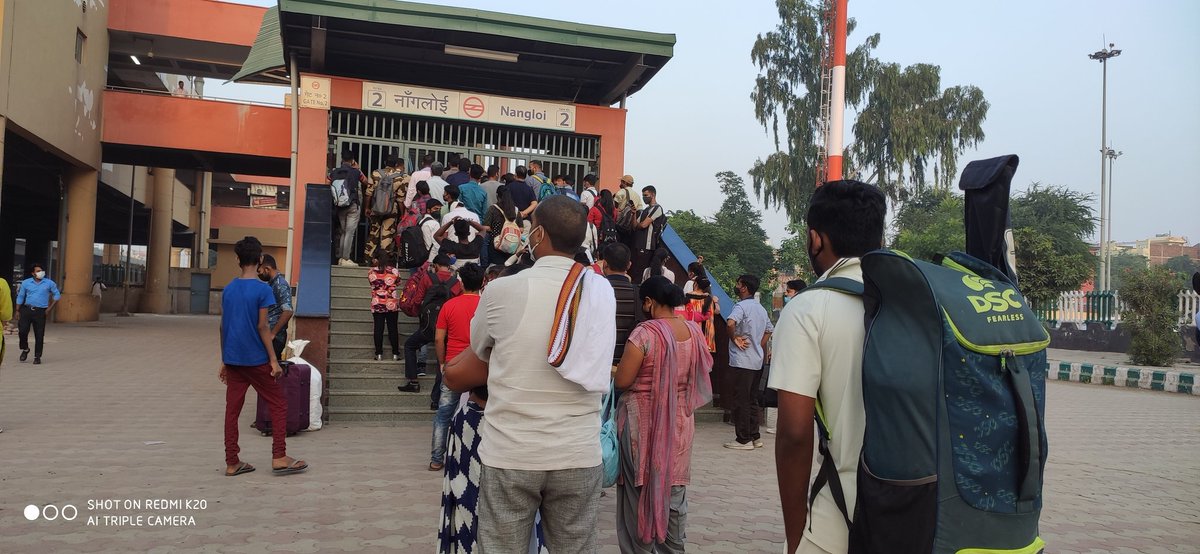 Ajay43130679's tweet photo. @OfficialDMRC This is Nangloi metro station. This metro station now operates from 7 am but it used to be operate from 5:30 am or 6 am. Mostly people reach their offices very late since it opens late. Today the situation got worst. Attached a pic and video of people getting angry. https://t.co/iEhaAWpYl6