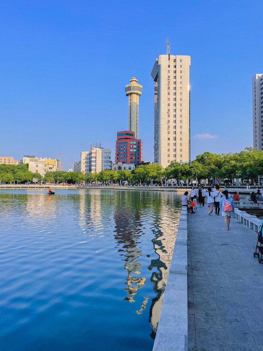PESONGBLOG's tweet photo. Shall we go for a walk in Bayi Park together?

#ShotoniPhone #iPhone #Color #Photography #Picture #Camera #Apple #PHOTOBYPESONG  #PESONGBLOG #Blogsxh #ShotoniPhone12Pro #iPhone12Pro #nanchang #南昌 https://t.co/Pys3P0g35O