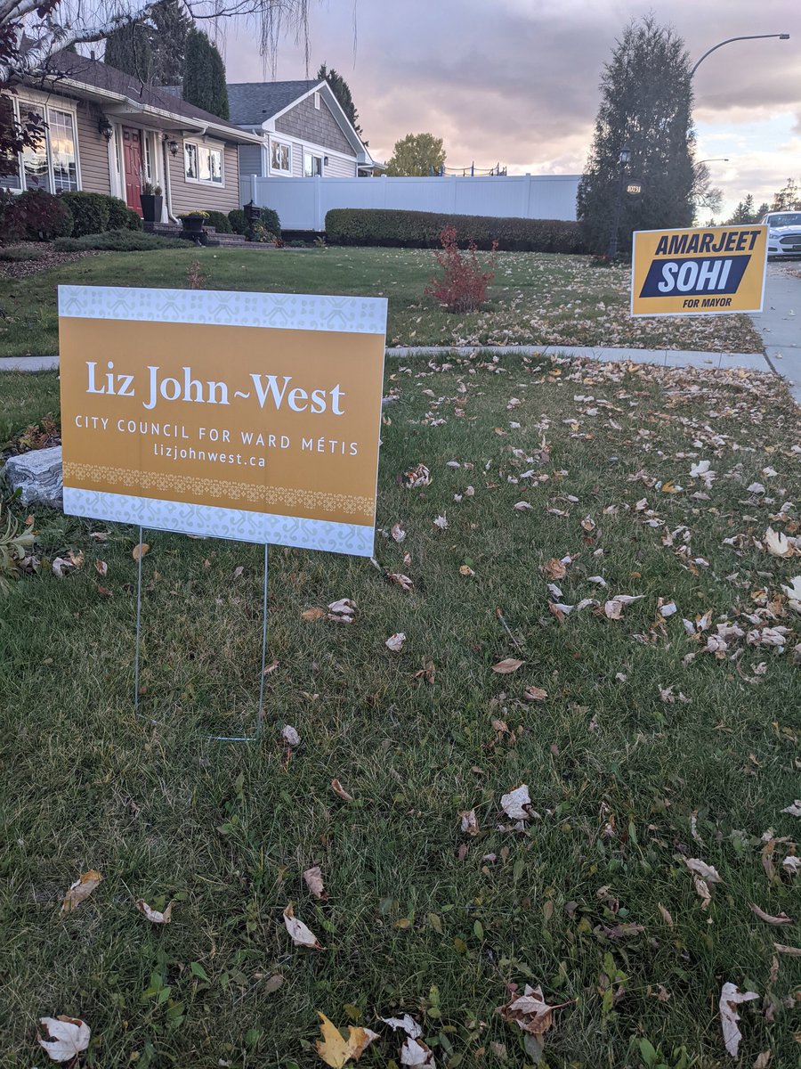 A huge improvement to our yard! Thank you @lizjohnwest and @AmarjeetSohiYEG for the classy lawn signs! Very proud to support these two class acts in #yegvote #yegcc #WardMetis
