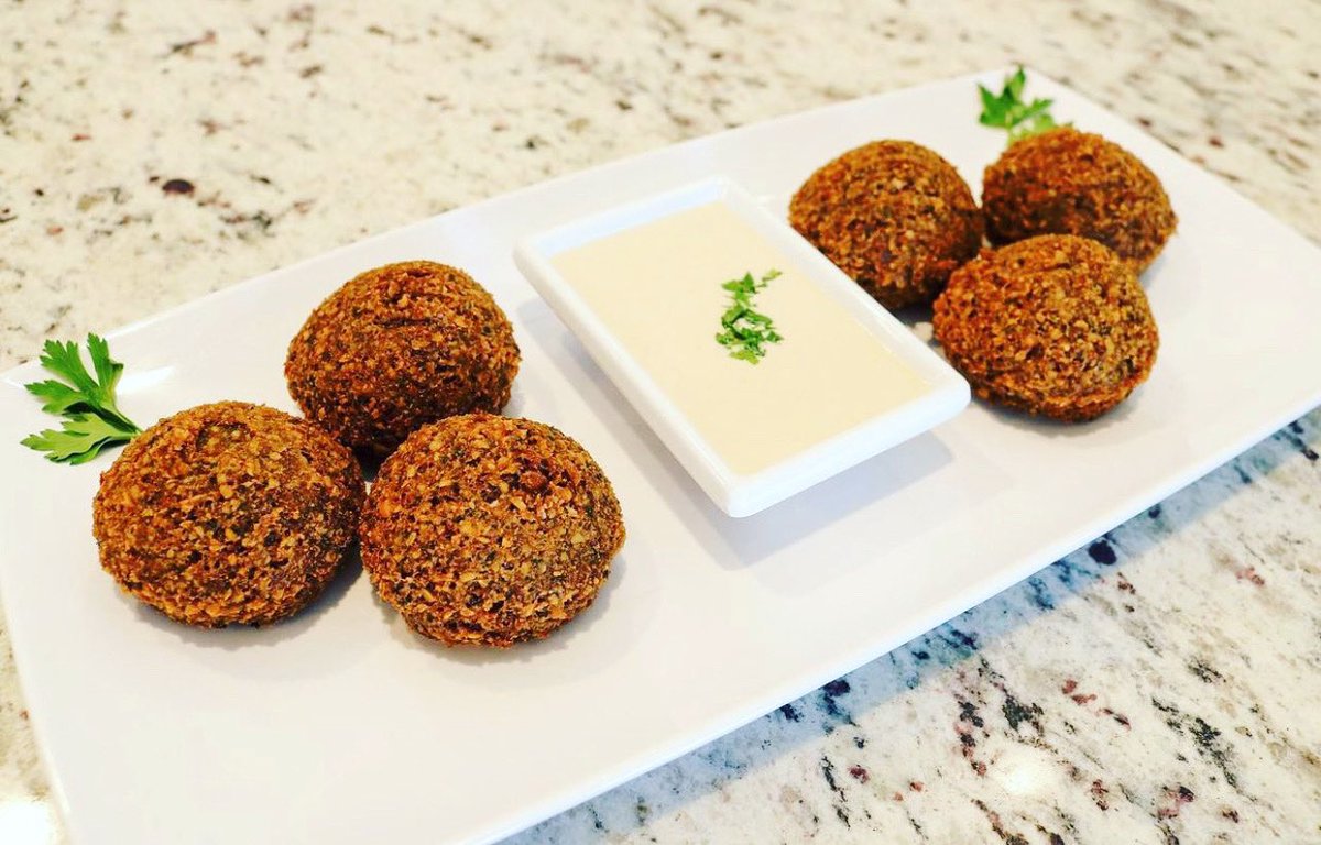 Mondays are made better with our Falafel 🧆 #pitaparlor
.
.
.
#pitaparlorchicago #pitaparlorlogansquare #pitaparlorfeast #pitaparlorcatering #falafel #mediterraneanfood