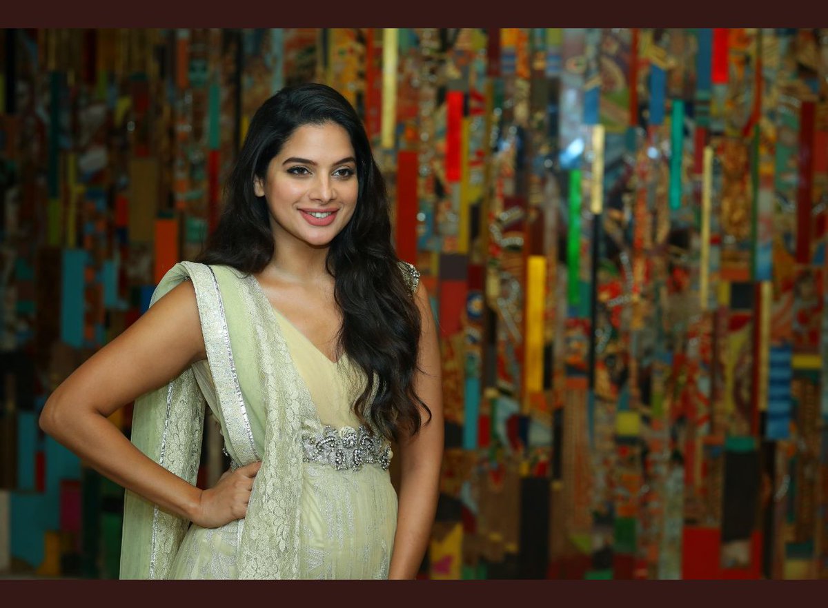 pakodapoint's tweet photo. Here are Some Fascinating Snaps Of Actress #TanyaHope at the Launch Event for Her Next Film Golmaal

@TanyaHope_offl @pakodapoint https://t.co/j4YNwkat07