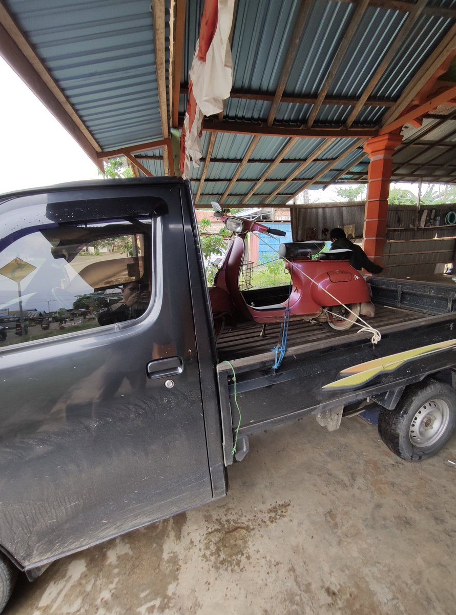fat_lee's tweet image. Sempat terkendala, karena lokasi yang jauh dan #vespa yg mogok, alhamdulillah bisa dibungkus dengan baik, menggunakan armada pinjeman #smallframe