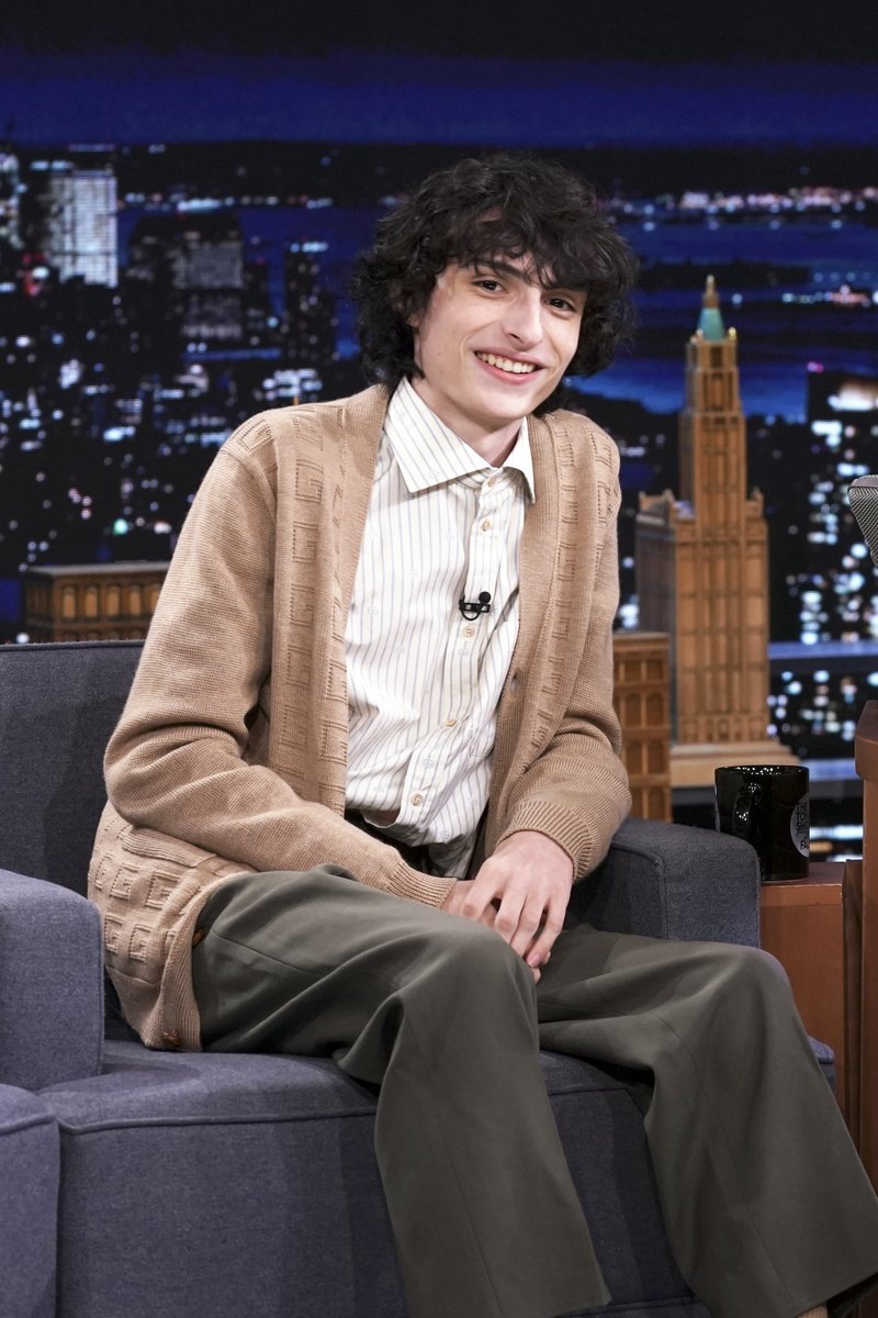 FallonTonight's tweet photo. .@chelseahandler &amp; @finnwolfhard are here in studio tonight! #FallonTonight https://t.co/A46PM8Damu