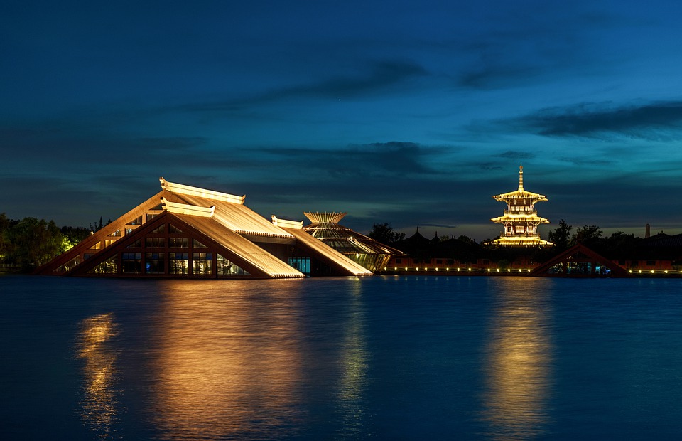 WindowonChina's tweet image. #شانغهاي أكبر مدن #الصين من حيث تعداد السكان وعاصمة البلاد الاقتصادية تقع في وسط ساحل بر الصين وتتمتع بموقع جغرافي متميز جعل منها مرفا تجاريا مهما واحدى أكبر أقطاب الصناعة في البلاد
 #Shanghai #اقتصاد #سفر #نافذة_على_الصين
 #中國 #China #Window_on_China  #中国之窗