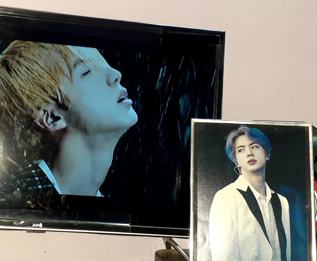 MoonJin_07's tweet photo. Ya falta poco por favor sigamos con el stream 🥺
#Llegandoalos100M
#StreamEpiphany
@BTS_twt https://t.co/HTye1LLm7O