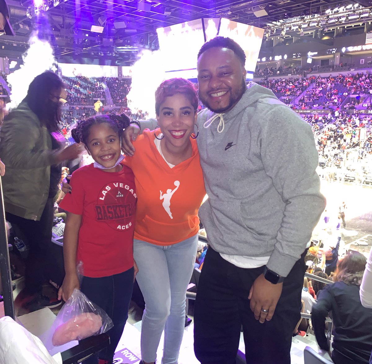 RealSeanB's tweet photo. Supporting our @lvaces in their semifinal game to get to the @wnba Finals🔥 Great Season Ladies! Hold ya heads High you are repping the city & fans well #lasvegas #lasvegasaces #supportwnba #entertainment #talent #starpower #greatgame #sportsmarketing #womeninsports https://t.co/wvlj1Y9I7x