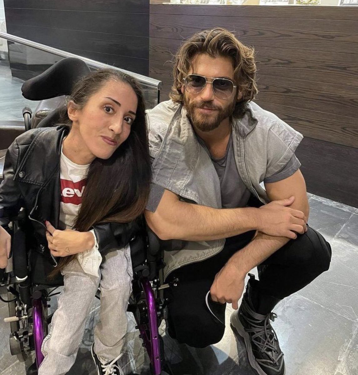 Meeting with special fan 🥰 For his Golden sensitive heart ❤️ I vote #CanYaman for The most handsome face of 2021 #100MostHandsomeMen2021 @tccandler