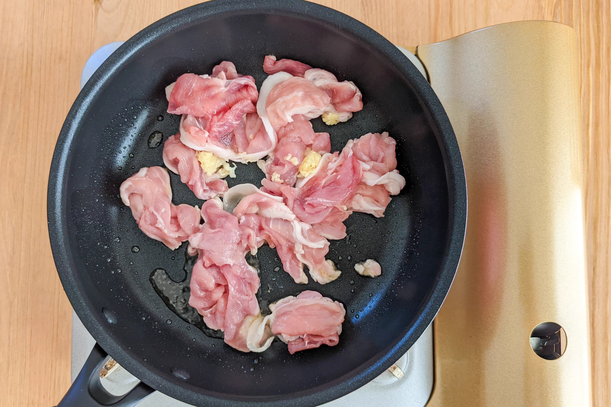 がっつり食べたい気分のときにもぴったりかも！簡単で美味しそうな「豚丼」レシピ！