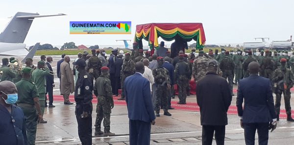 Yesterday I had chance to congratulate @PresidentBio at Conakry airport, on occasion of his working visit to 🇬🇳, for signing law abolishing death penalty in Sierra Leone last Friday (after approval by Parliament on 23 July) Great step for 🇸🇱 and world! @MFAIC_SL @EUinSierraLeone