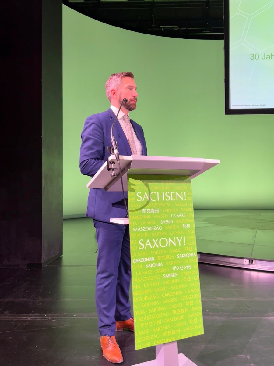 SMWA_SN's tweet photo. #Sachsen ist ein Gründer- und Erfinderland. Zum Jubiläum "30 Jahre Wirtschaftsförderung Sachsen" moderierte Minister @MartinDulig Wirtschafts-Talk zum Thema "Innovative Gründer made in #Saxony". @bike24net @spreadshirt_de @wandelbots @StaffbaseHQ #Mackinac @futureSAX @kwmdresden https://t.co/5CMxpBVPne
