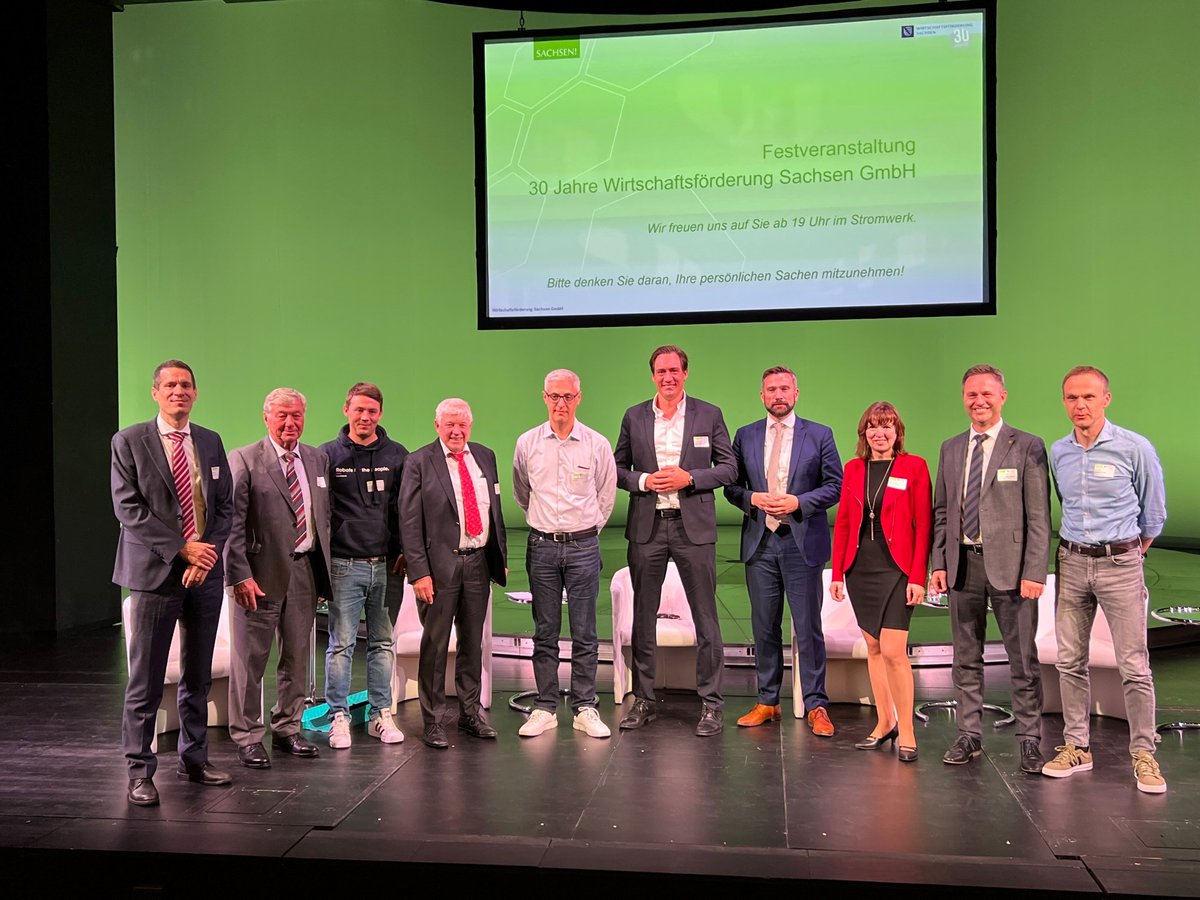 SMWA_SN's tweet photo. #Sachsen ist ein Gründer- und Erfinderland. Zum Jubiläum "30 Jahre Wirtschaftsförderung Sachsen" moderierte Minister @MartinDulig Wirtschafts-Talk zum Thema "Innovative Gründer made in #Saxony". @bike24net @spreadshirt_de @wandelbots @StaffbaseHQ #Mackinac @futureSAX @kwmdresden https://t.co/5CMxpBVPne