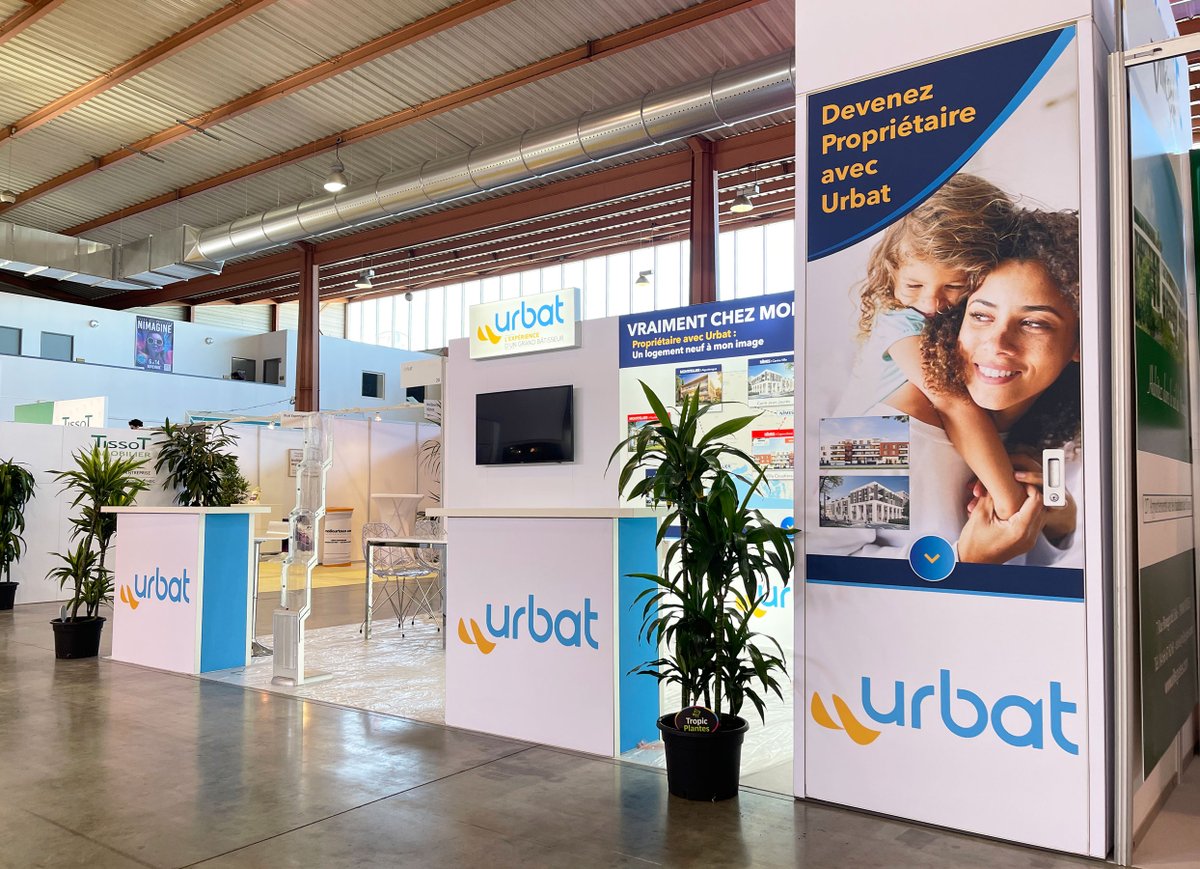 adequatexpo's tweet photo. Porte-doc en plexi, caissons lumineux, éclairage LED, comptoirs d’accueil, mobilier, moquette… Tout pour un salon de l’immobilier réussi pour notre client Urbat !
#caissonlumineux #lightbox #LED #dalleLED #enseigne #stand #standsurmesure #exposition #madeinfrance #sustanaible https://t.co/Jq4hjKbpvF