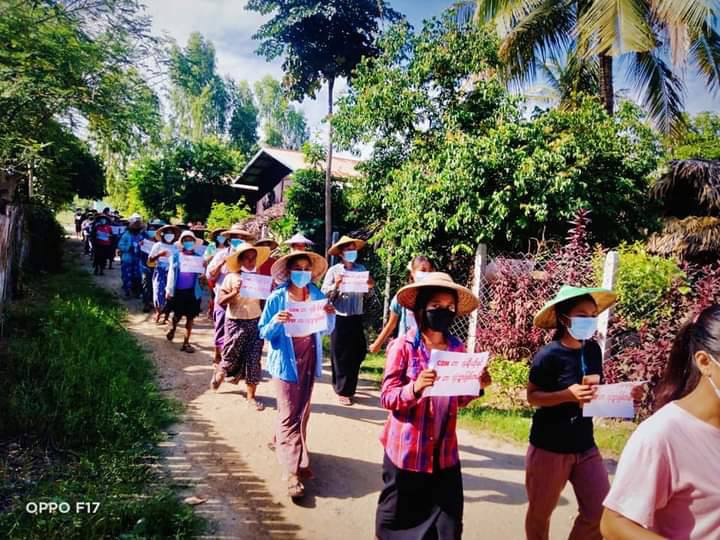 Protest against military dictatorship by villagers from Salingyi &amp; Yinmarpin Townships marking 216th multi-villages strike
#ASEAN_RejectSAC #WhatsHappeningInMyanmar #Oct12Coup