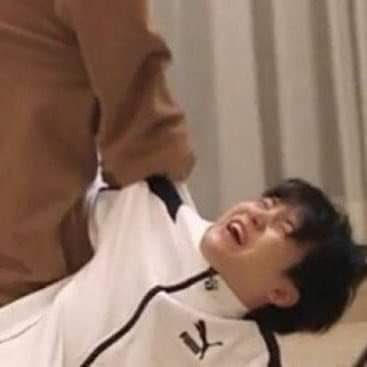 cesstwt_'s tweet photo. why there's always a cat picture equivalent to every yoongi picture 😭😂 https://t.co/p90ZOQehqN