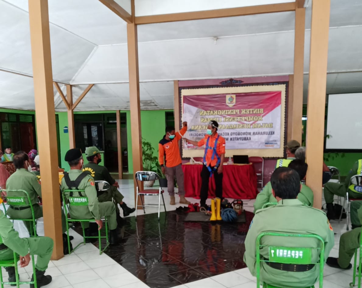 #Kegiatan " Bintek Peningkatan Kompetensi Linmas dalam Kesiapsiagaan Bencana "
Lokasi : Kantor Kelurahan Wonoboyo, Kec. Wonogiri, Kab. Wonogiri

Selasa, 12 Oktober 2021
#SiagaBencana
#BPBDWonogiri