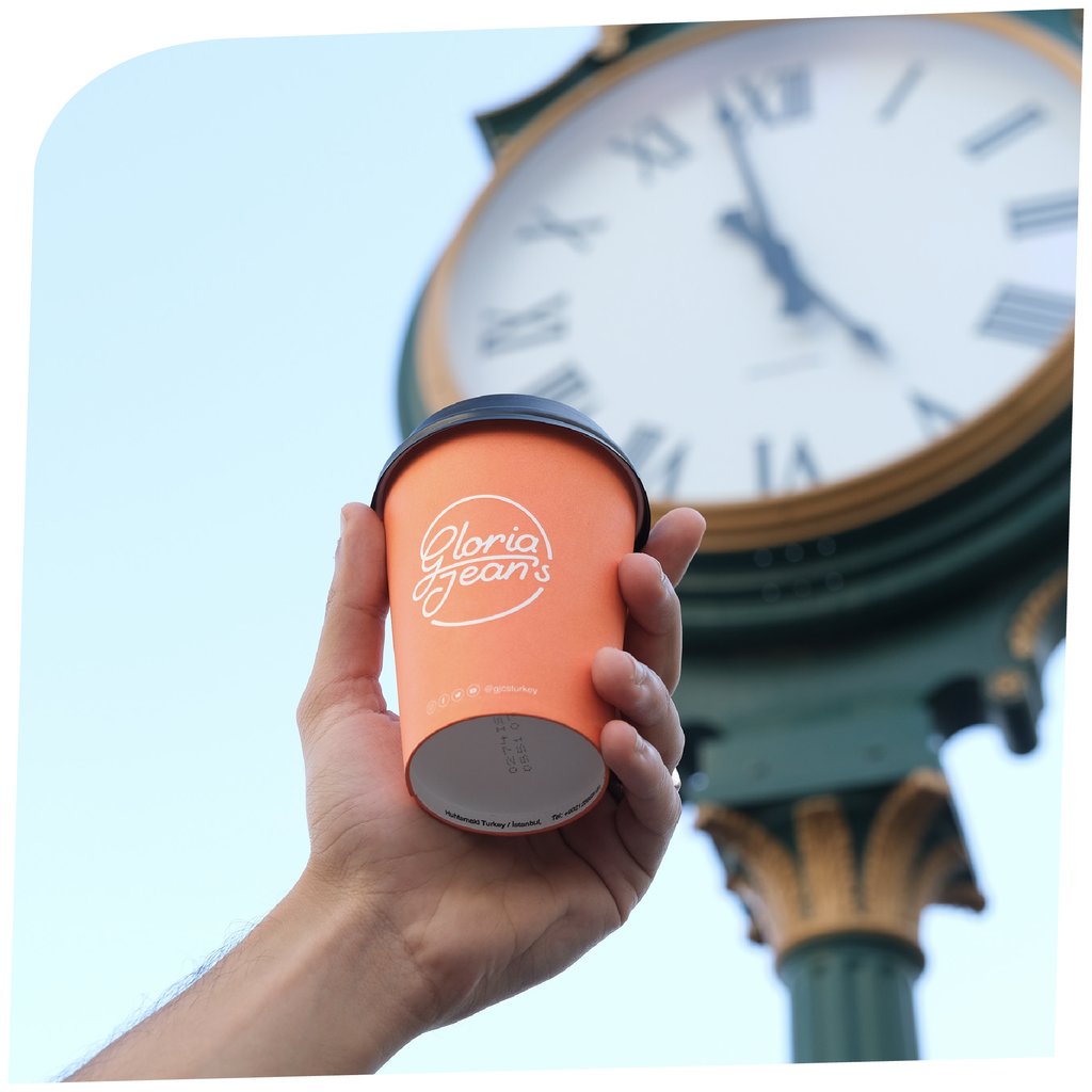 Güne mükemmel bir kahveyle başlangıç yapıyoruz. @gloriajeans⠀⠀

#İsfanbulAlışverişCaddeleri