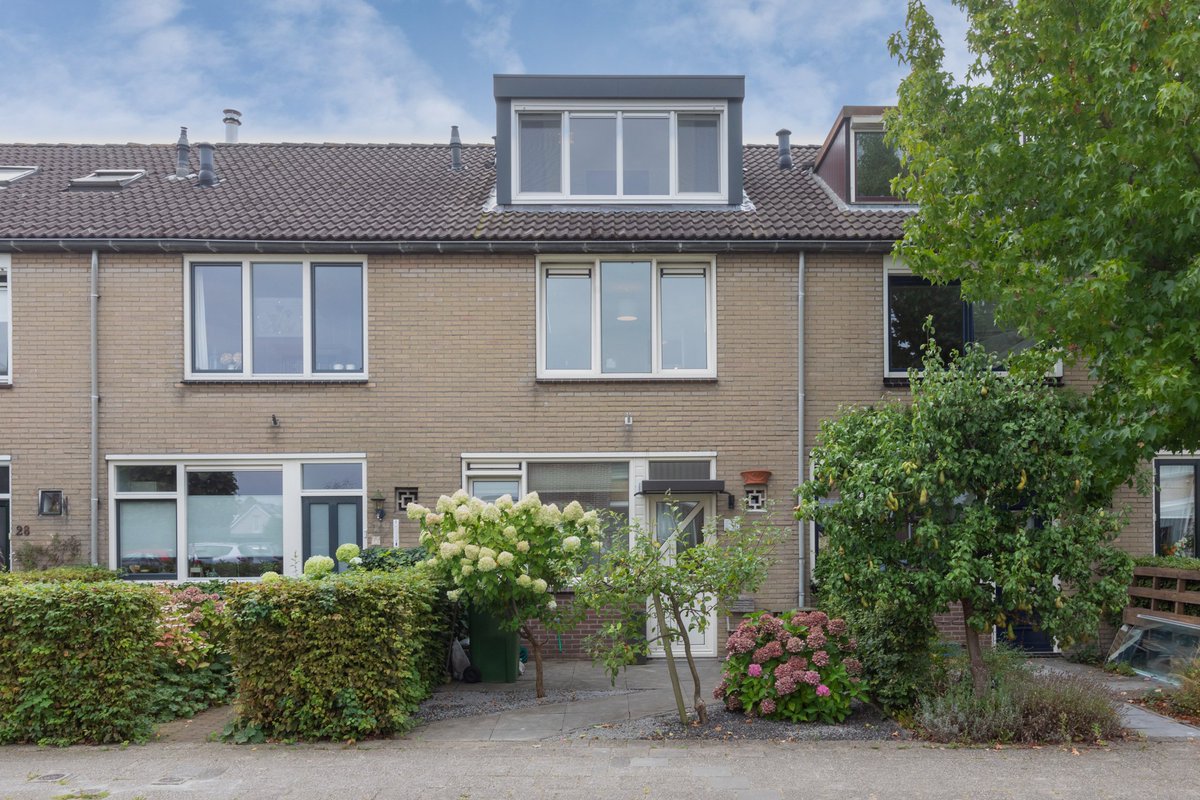 - OP PAD MET DE FOTOGRAAF -
Fijne eengezinswoning met 4 slaapkamers en zonnige achtertuin; binnenkort op Funda!

#preview #tekoop #Moerkapelle #Zuidplas #makelaar #Perdijk