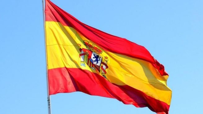 by_Markerus's tweet photo. Me encanta este día del año ... escuchar sobrevolar en la ciudad a los aviones, helicópteros, cazas, etc ... es una pasada! 
Las campanas de las iglesias sonando al compás ... 

¡Feliz día de la Hispanidad! https://t.co/KHcQ7Ttk39