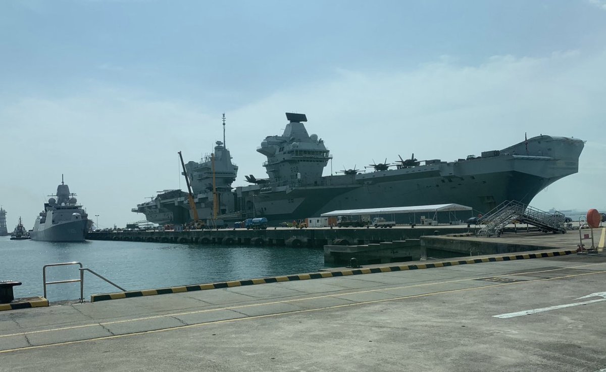 HNLMS_Evertsen's tweet photo. Thank you Singapore 🇸🇬

Unfortunately we couldn’t go ashore due to the current restrictions. But we’ve had a good time alongside @HMSQNLZ with a nice SG dinner as well thanks to @NLinSingapore

#CSG21 #Singapore https://t.co/SbqxTiSzZ7