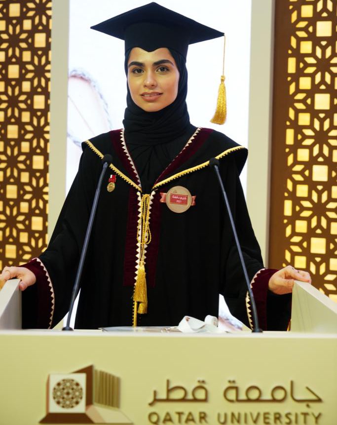 منا المعلمةُ التي تبني الأجيال، والطبيبة التي تحفظ الأرواح، والمهندسة والإعلاميةُ والإداريةُ والمحاسِبةُ والمحامية والصيدلانية والباحثة، ولا قصورَ فيمن لم تُذكَر، فالمرأة خيرُ من تَمكَّنَ في مجالِهَ العملي، ونحن خيرُ دليل بإذن الله.

-  موزة العبيدان، ممثلة الخريجات المتفوقات