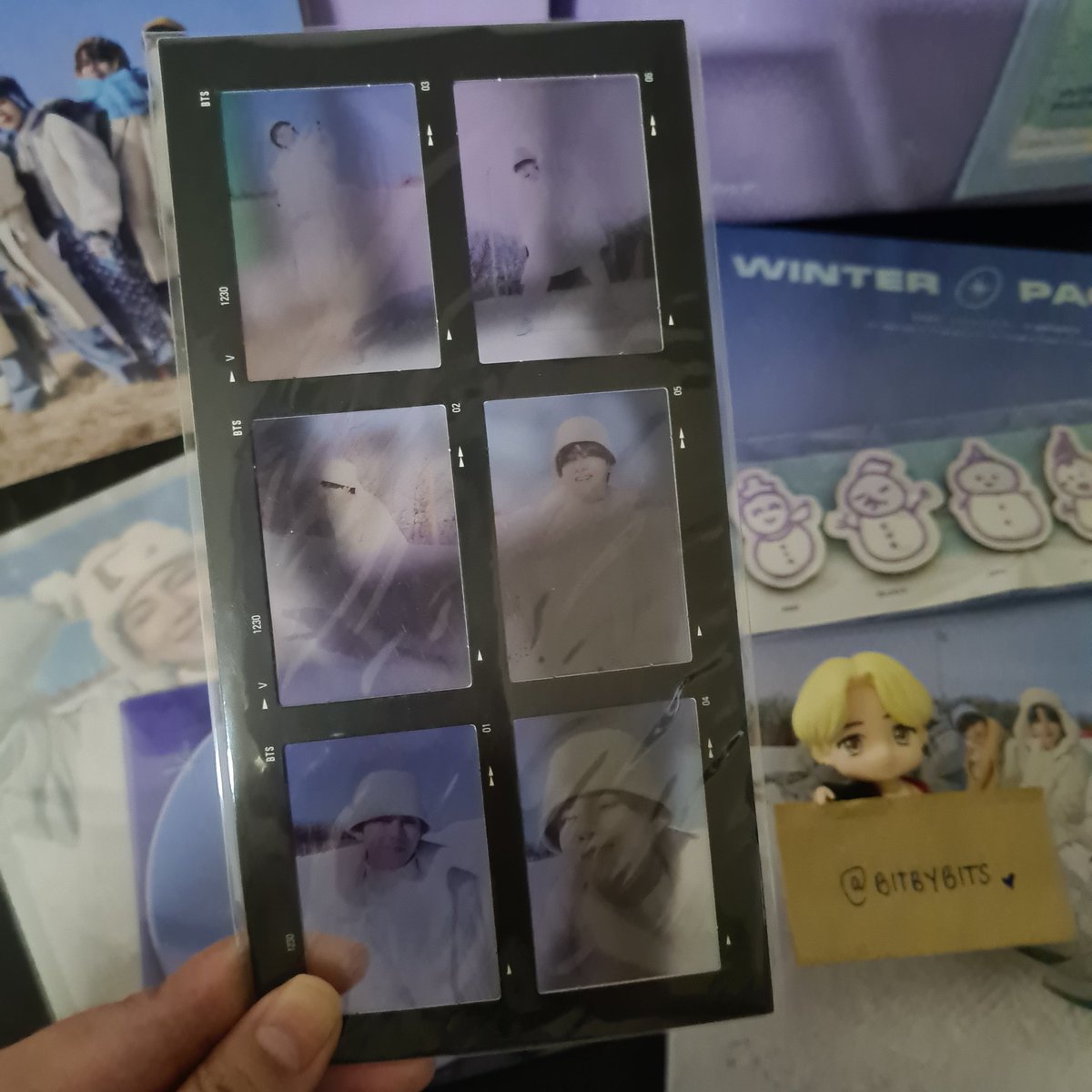 aegyoonmin's tweet photo. [Interest Check] wts/lfb 

2021 BTS Winter Package
❄ onhand, unsealed
❄ complete inclusions
❄ Taehyung 6-cut film
❄ Hobi random pc  
❄ 10/10 condition 

Php 4k + lsf
rfs: extra merch
✉ dm if you're interested! ty https://t.co/6IOa0O12X5