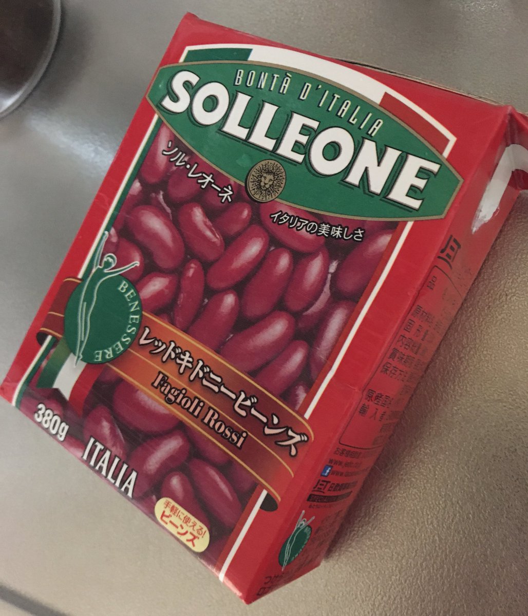 ふれのめし 粗みじん切り玉ねぎを油でさっと炒めて 飴色にしない 牛肉も炒めてホール トマトを憎しみ込めながら潰し入れて 汁きったお豆入れてチリパウダー クミン 五香粉ちょっぴり 塩胡椒 顆粒コンソメ ケチャップ入れてチンコンカンらしく水気が